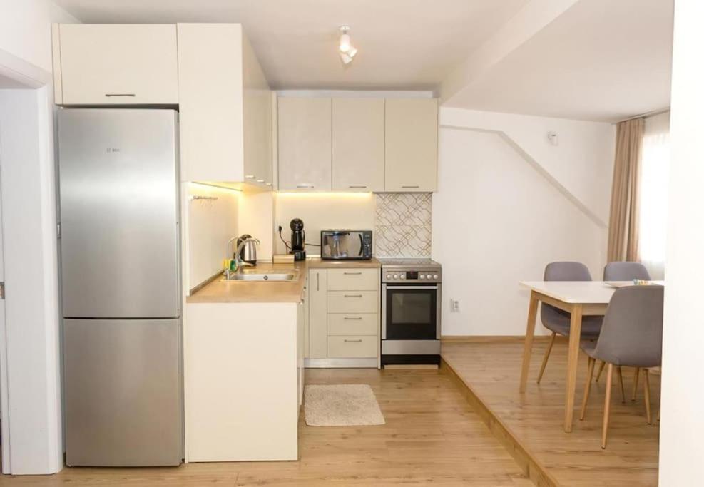 Modern Bright Apartment Close To City Center And Grand Mall Varna Exteriér fotografie