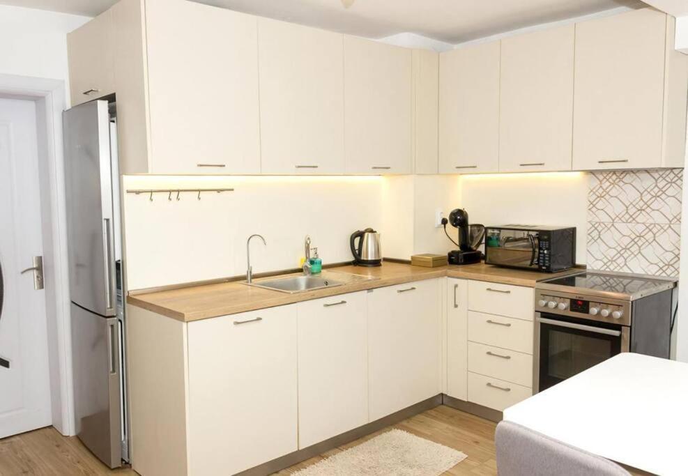 Modern Bright Apartment Close To City Center And Grand Mall Varna Exteriér fotografie