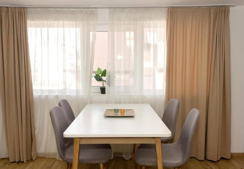 Modern Bright Apartment Close To City Center And Grand Mall Varna Exteriér fotografie
