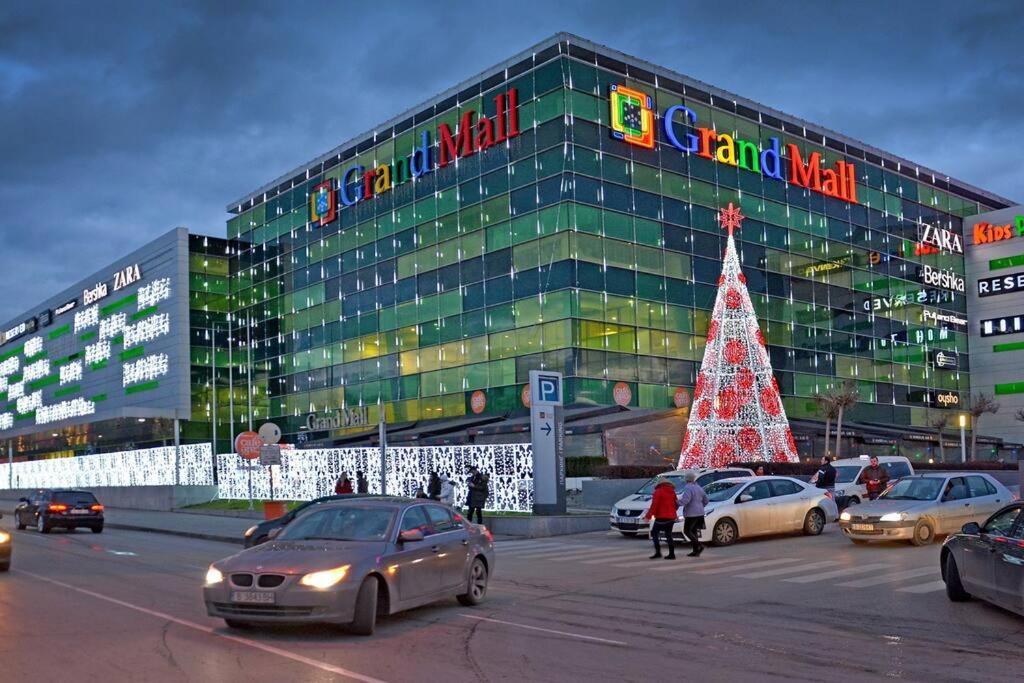 Modern Bright Apartment Close To City Center And Grand Mall Varna Exteriér fotografie