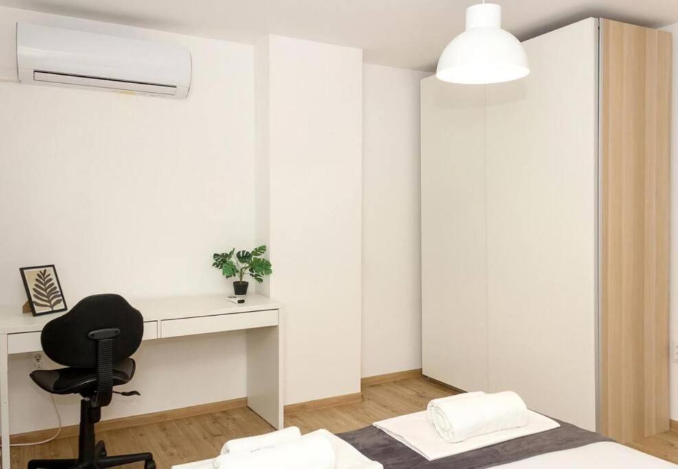 Modern Bright Apartment Close To City Center And Grand Mall Varna Exteriér fotografie