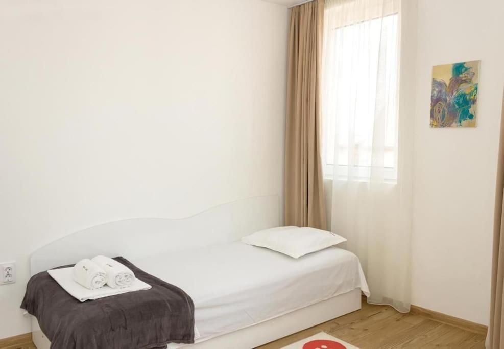Modern Bright Apartment Close To City Center And Grand Mall Varna Exteriér fotografie