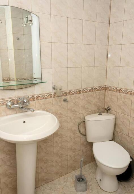 Modern Bright Apartment Close To City Center And Grand Mall Varna Exteriér fotografie